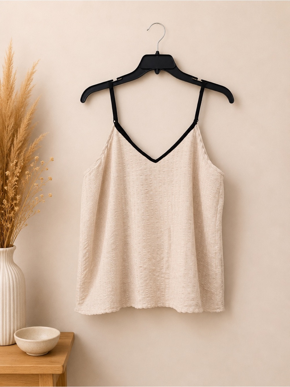 Emery Rose Beige Textured Cami Tank Top Black Trim Size L NWT - Picture 3 of 4